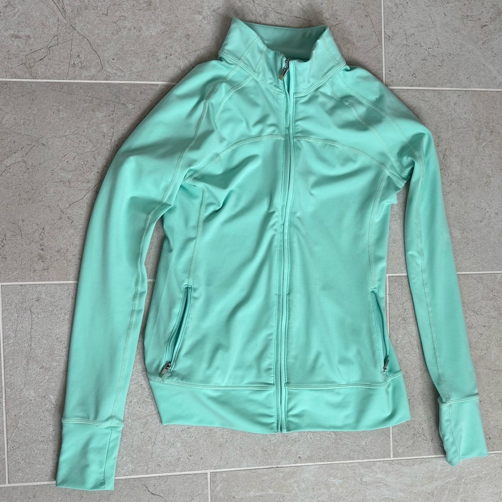 Gap fit activewear jacket